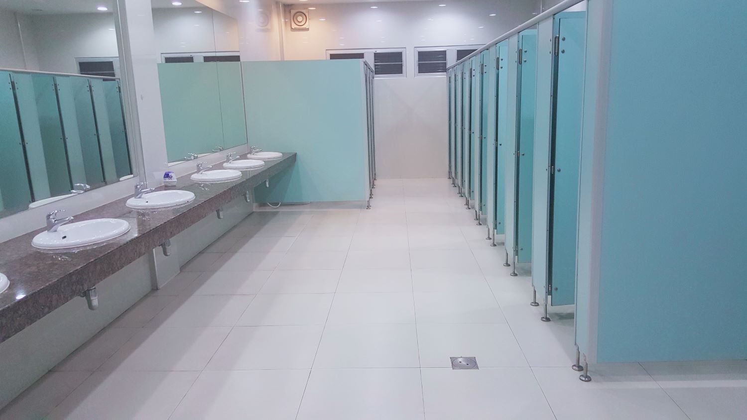 มีพื้นที่แบ่งให้เช่า (ติดถนนสุขุมวิท) ใกล้ บริษัท ไออาร์พีซี จ.ระยอง /สถานที่สวย